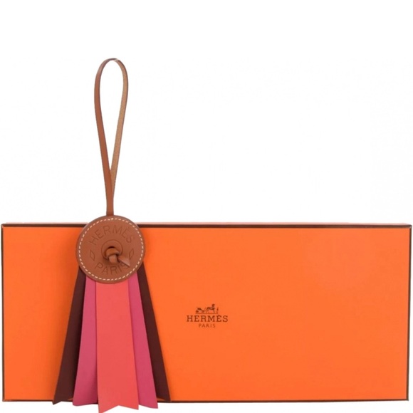 HERMES Hunter Cowhide Milo Lambskin Paddock
Flot Bag Charm Rose Jaipur - Picture 2 of 11